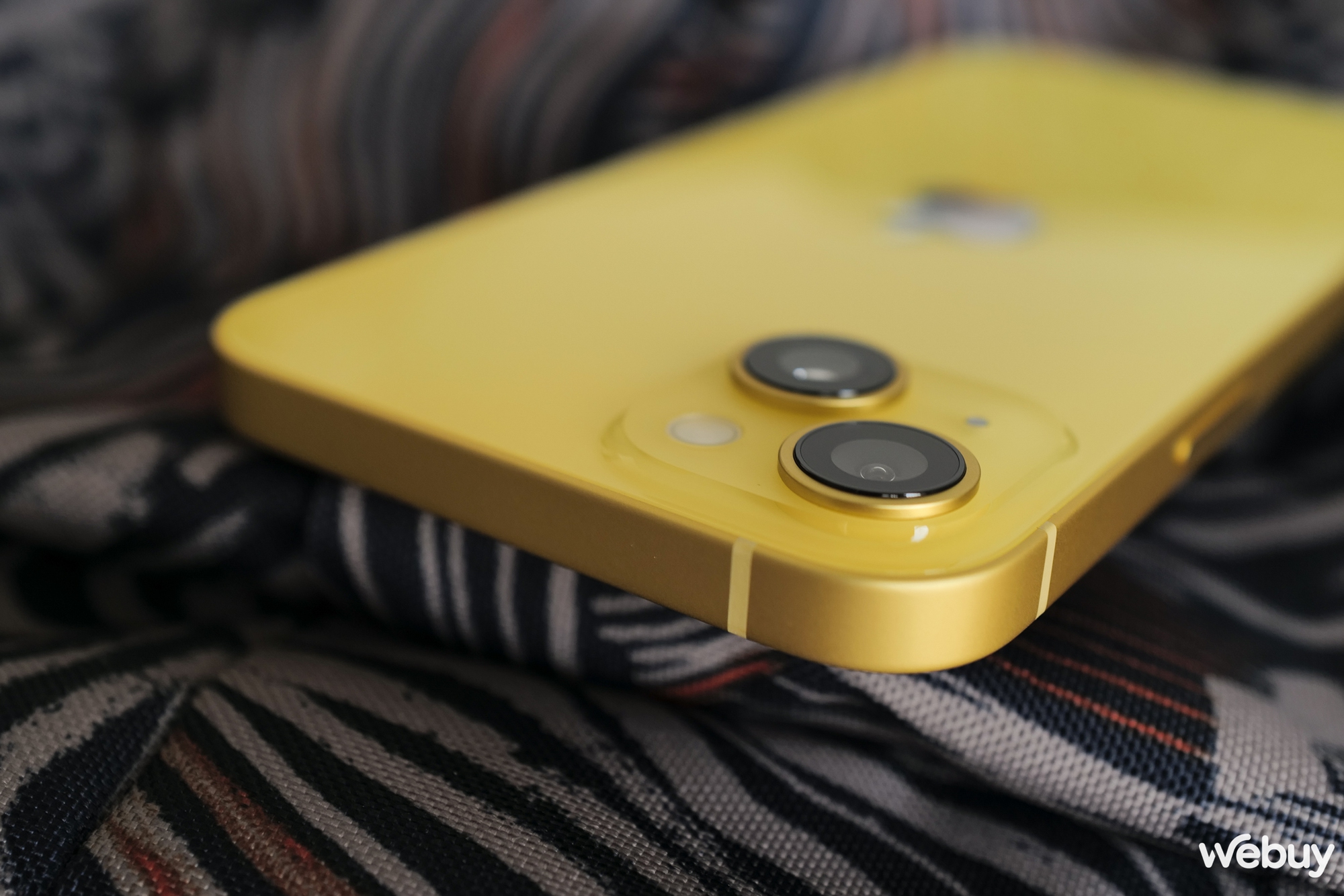 Ảnh thực tế iPhone 14 Plus màu Vàng vừa ra mắt đã giảm giá, chỉ còn từ 20 triệu đồng - Ảnh 9.