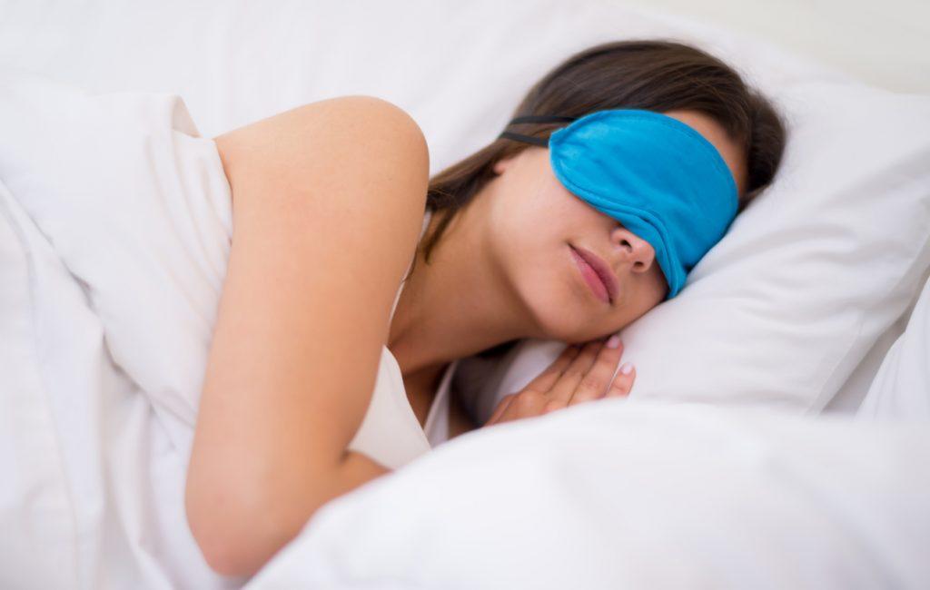 Chuyên gia giấc ngủ: Ngủ 8 tiếng/ngày vẫn chưa đủ, thực hiện 1 điều cực rẻ tiền này cơ thể hưởng lợi không ngờ, khỏe mạnh, sống lâu - Ảnh 1.