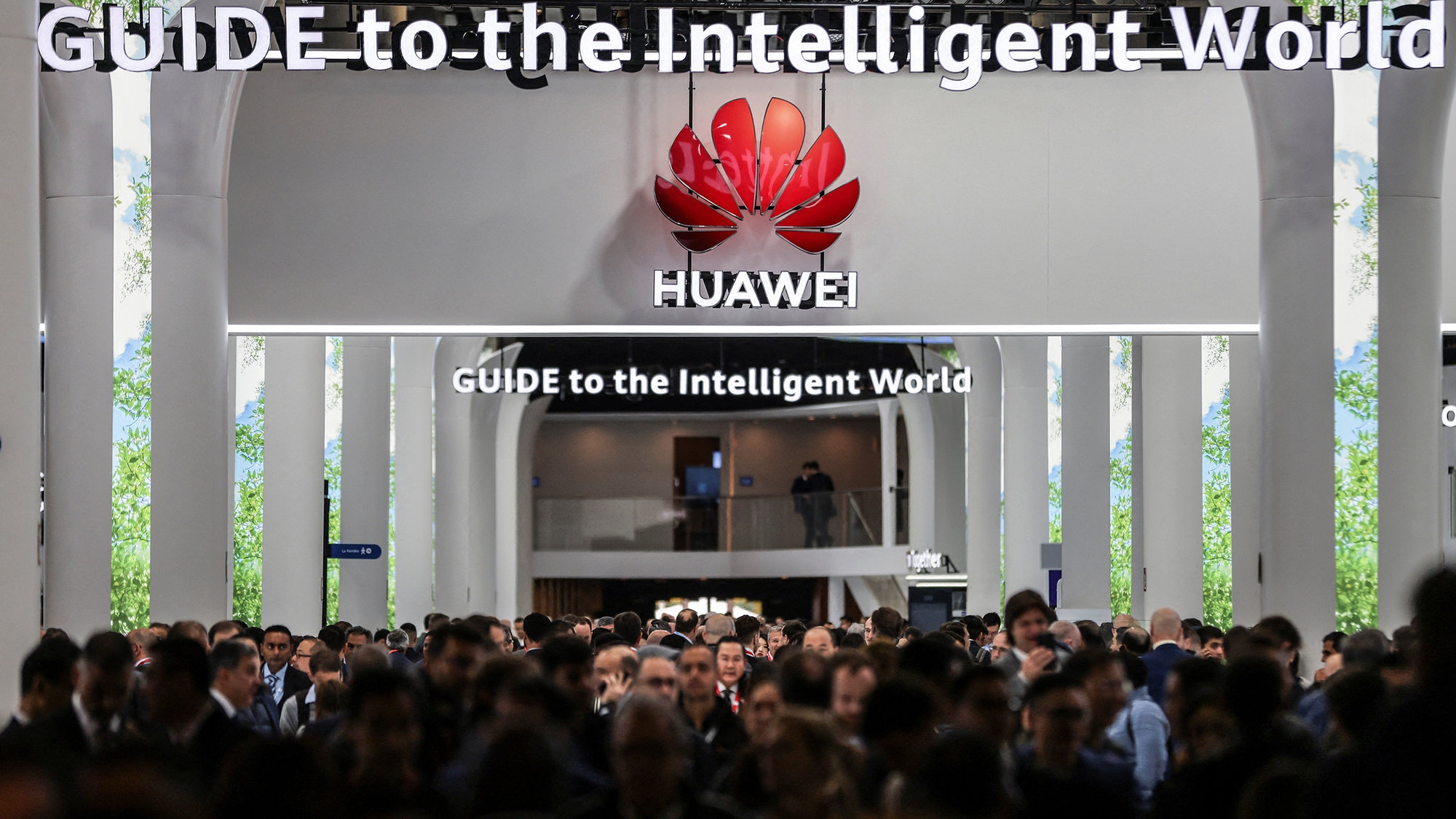 Không còn điện thoại, đây là cách Huawei 'trở lại đường đua' công nghệ với Mỹ - Ảnh 1.