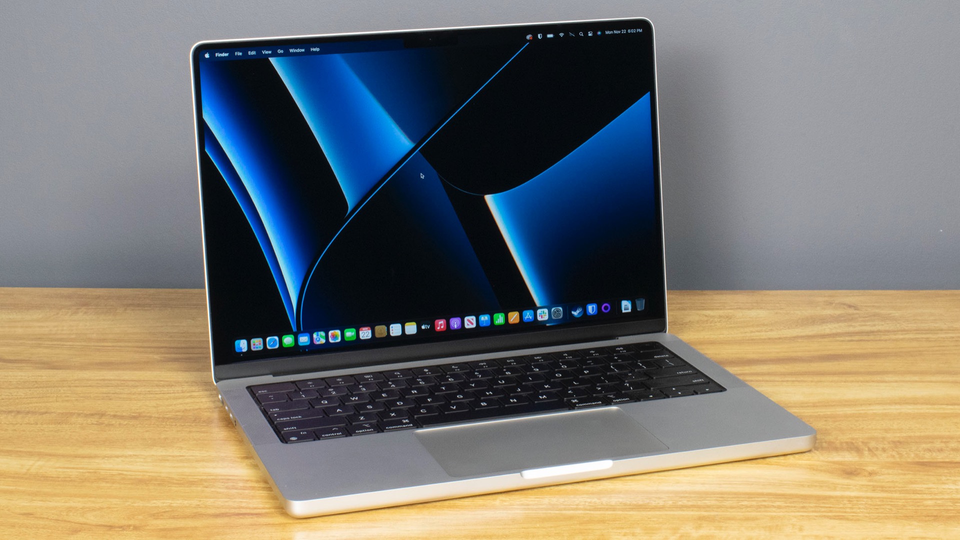 Đại lý "xả hàng" MacBook Pro 14 inch