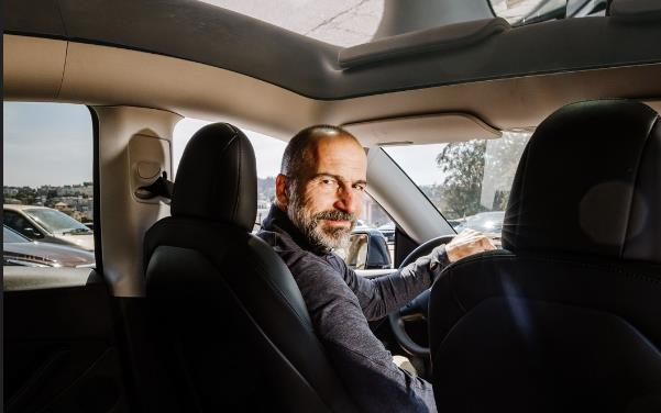 CEO Uber ‘giả dạng’ tài xế và cái kết: Bị khách bùng tip và app phạt, nhưng lôi kéo được vô số tài xế từ đối thủ, vực dậy công ty khỏi khủng hoảng - Ảnh 1.