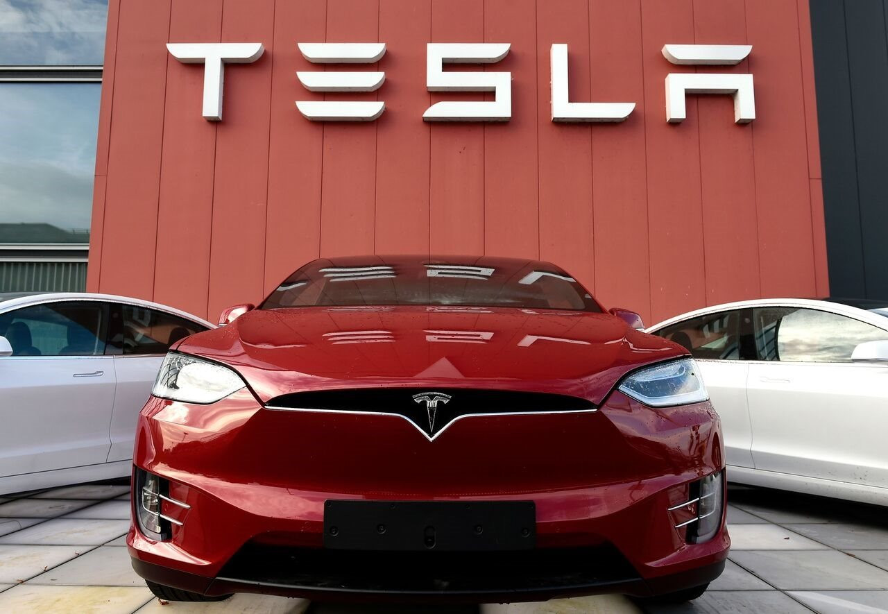 Tesla 'đổ thêm dầu' vào cuộc chiến xe điện khi giảm giá lần thứ 6 tại thị trường Mỹ, nhiều đối thủ cạnh tranh đau đầu lo cách đối phó - Ảnh 1.