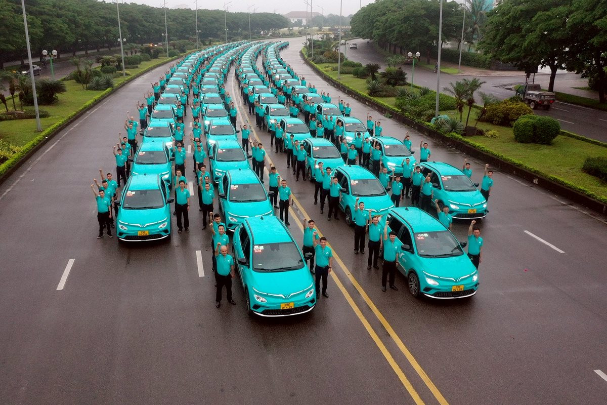 Taxi điện của ông Phạm Nhật Vượng bắt đầu chạy thử nghiệm tại TP.HCM từ tuần sau - Ảnh 1.