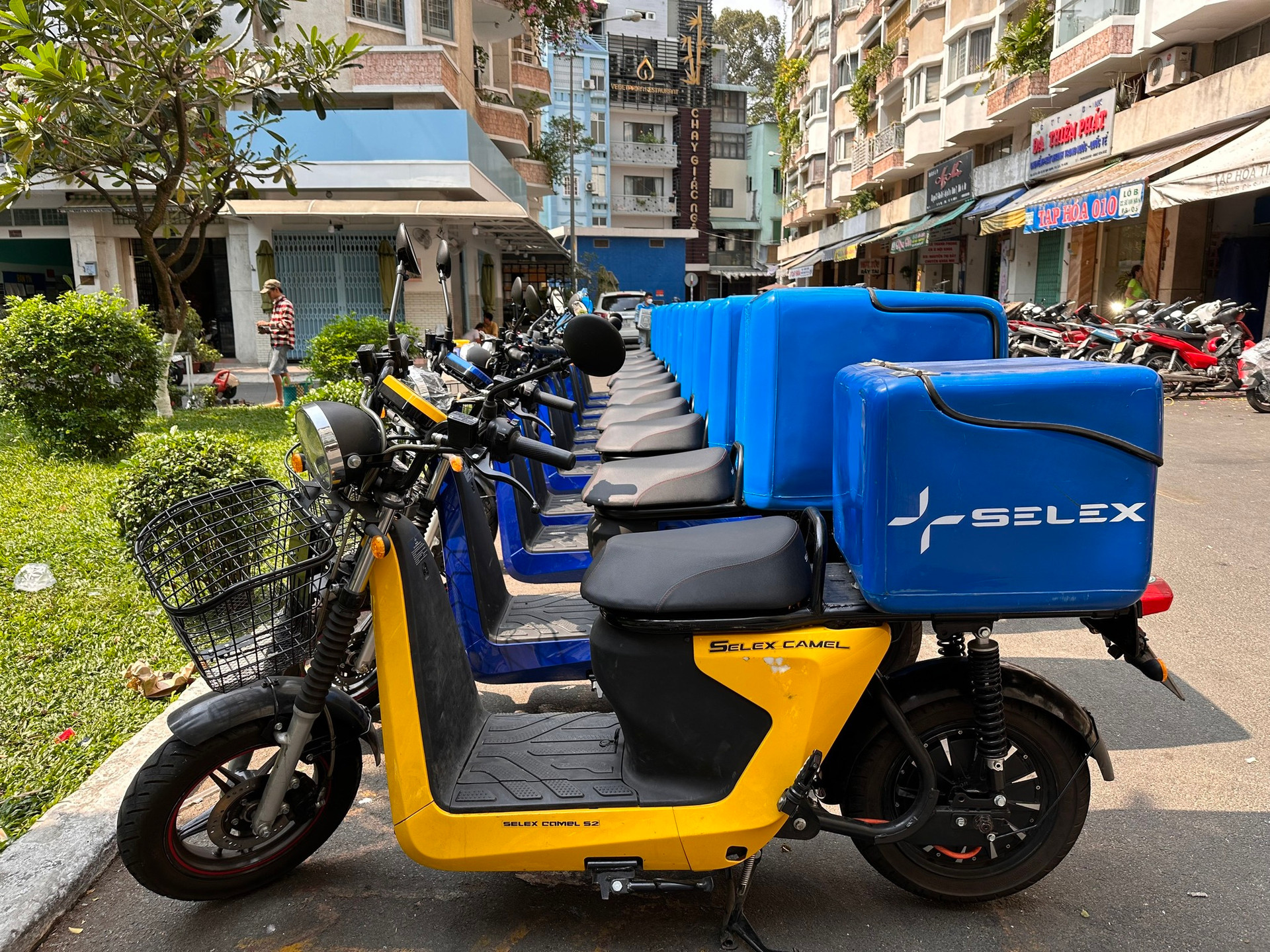 Pabrikan kendaraan listrik di Vietnam yang berspesialisasi dalam pengiriman telah muncul: ia pasti memiliki ekosistem baterai yang lebih baik daripada VinFast atau Dat Bike, dan telah bekerja sama dengan Lazada, DHL, Viettel Post ... - Foto 1.