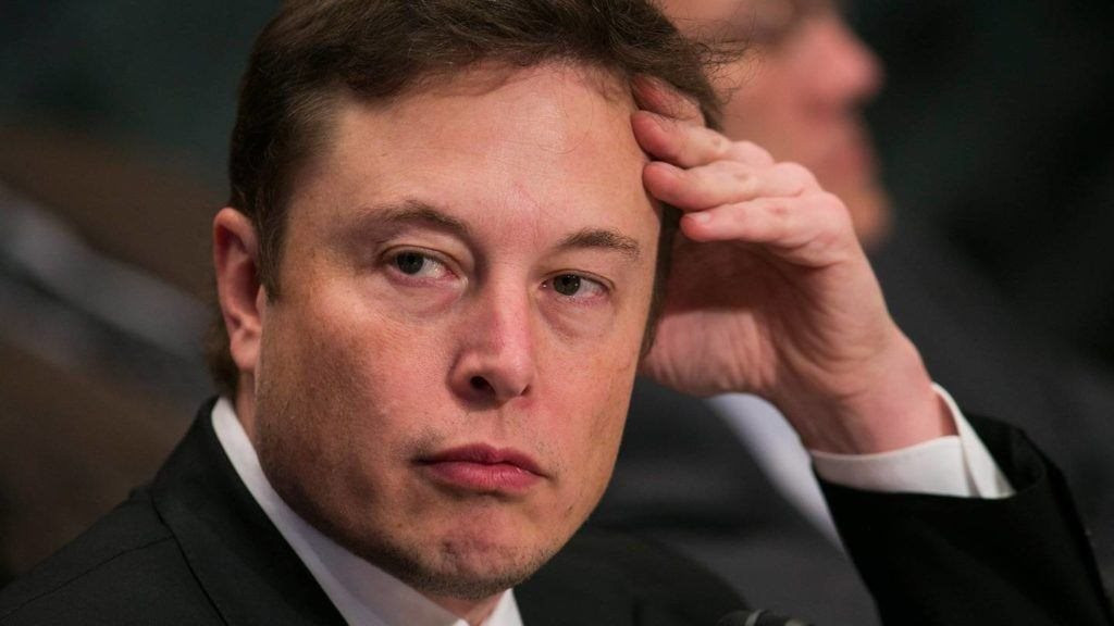 Cú đặt cược liều mạng có thể khiến Elon Musk đưa Tesla 'lao thẳng xuống vực': Cậy nhiều tiền giảm giá xe vô độ, chờ đợi lãi từ 1 mảng kinh doanh còn chưa thành hình - Ảnh 1.