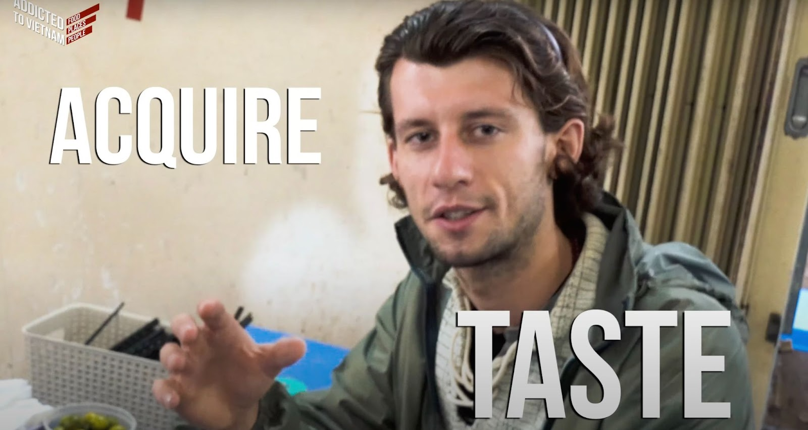 Du khách người Anh hướng dẫn ăn bún đậu mắm tôm trên Youtube: Món này càng ăn càng nghiện - Ảnh 3.