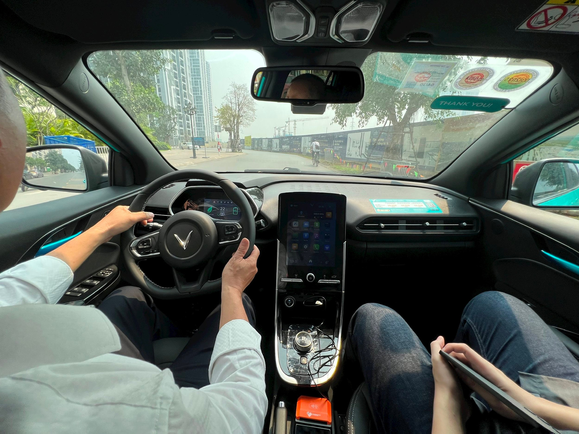 Thử trải nghiệm taxi điện VinFast của ông Phạm Nhật Vượng: Ứng dụng tương tự Be, Grab..., khách hàng được trải nghiệm tính năng đặc biệt chỉ mình VinFast có - Ảnh 1.
