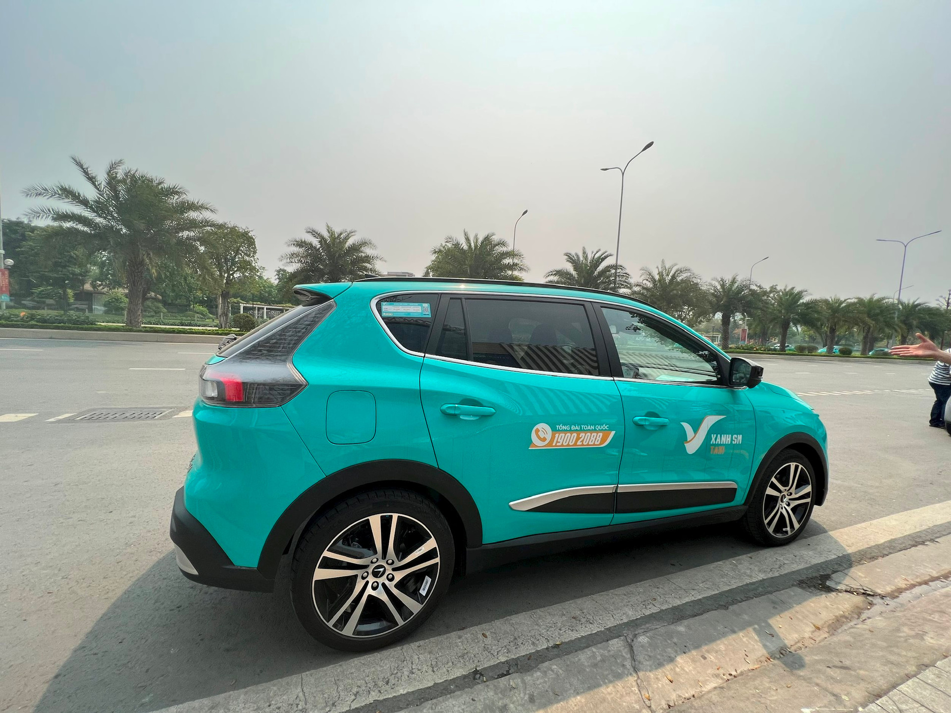 Thử trải nghiệm taxi điện VinFast của ông Phạm Nhật Vượng: Ứng dụng tương tự Be, Grab..., khách hàng được trải nghiệm tính năng đặc biệt chỉ mình VinFast có - Ảnh 4.