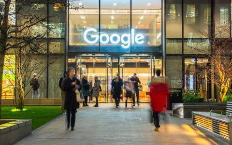 "Phép vua thua lệ làng" ở châu Âu: Google, Amazon đau đầu vì không thể sa thải hàng loạt, buộc phải trả cả năm lương để nhân viên tự nghỉ - Ảnh 1.