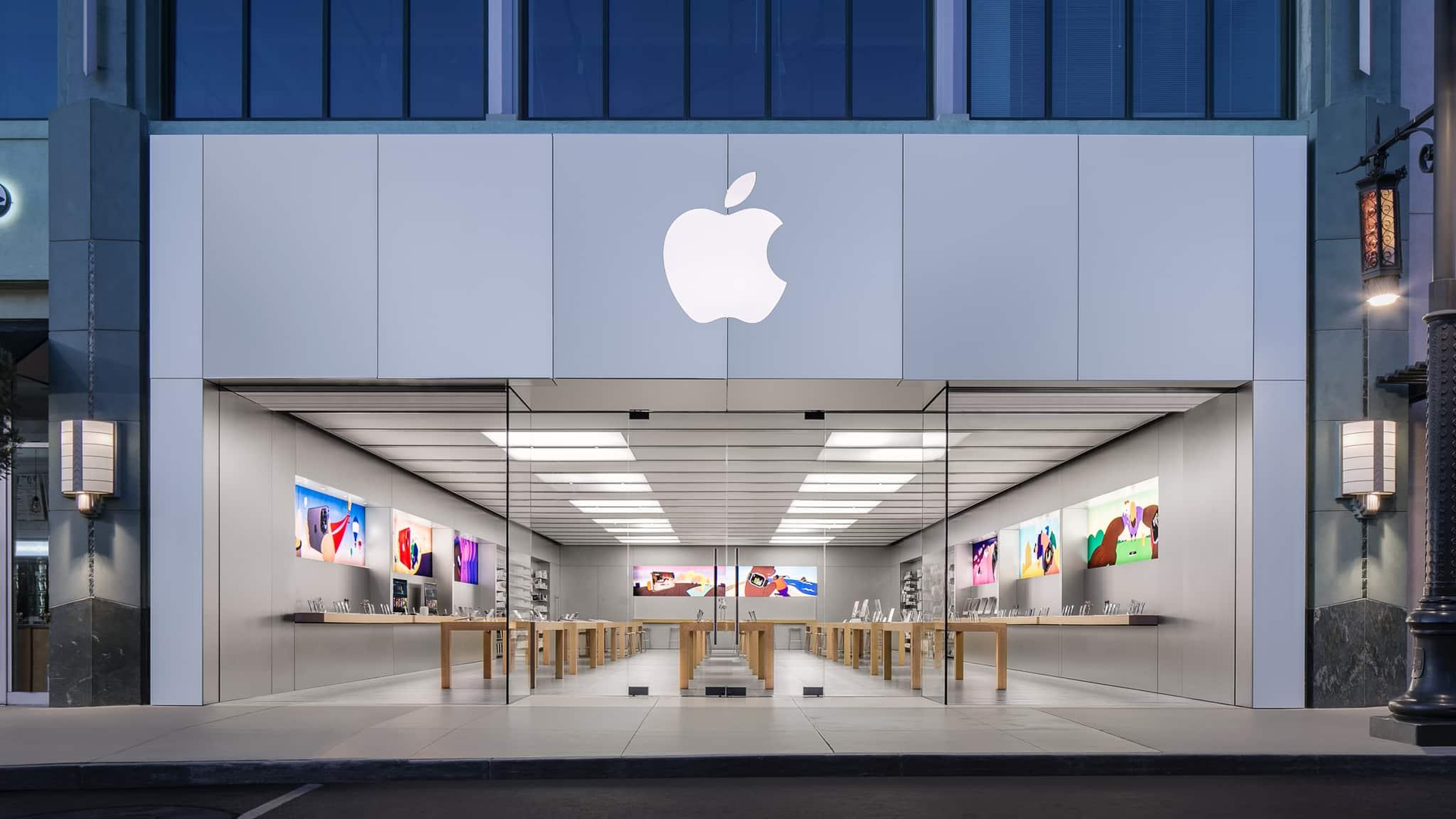 Apple Store mở cửa hàng trực tuyến tại Việt Nam, FPT Shop lên tiếng: Tự tin dịch vụ, giá cả cạnh tranh nhất thị trường - Ảnh 1.