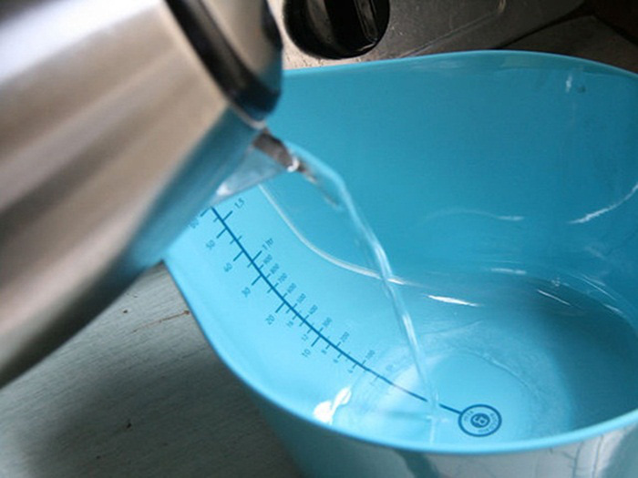 Mẹo tiết kiệm điện vô cùng đơn giản: Đặt bát nước vào tủ lạnh - Ảnh 2.