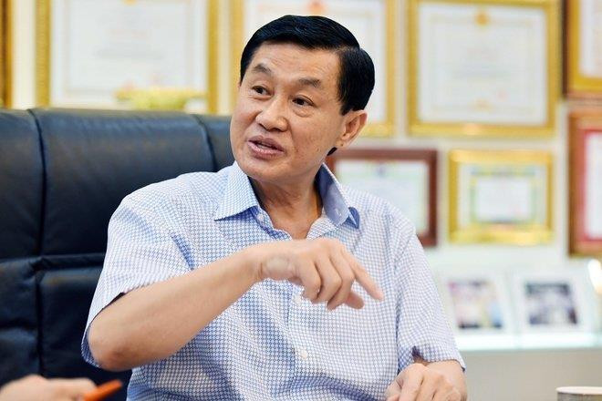 Cửa hàng eDiGi của &quot;vua hàng hiệu&quot; Johnathan Hạnh Nguyễn vừa tuyên bố ngừng hoạt động, sau gần 5 năm bán iPhone sang chảnh ngay cạnh Nhà thờ Đức Bà - Ảnh 1.