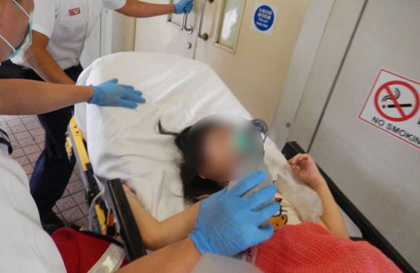 China: Seorang gadis berusia 14 tahun meninggal mendadak setelah 81 jam terus menerus bermain game di telepon - Foto 1.