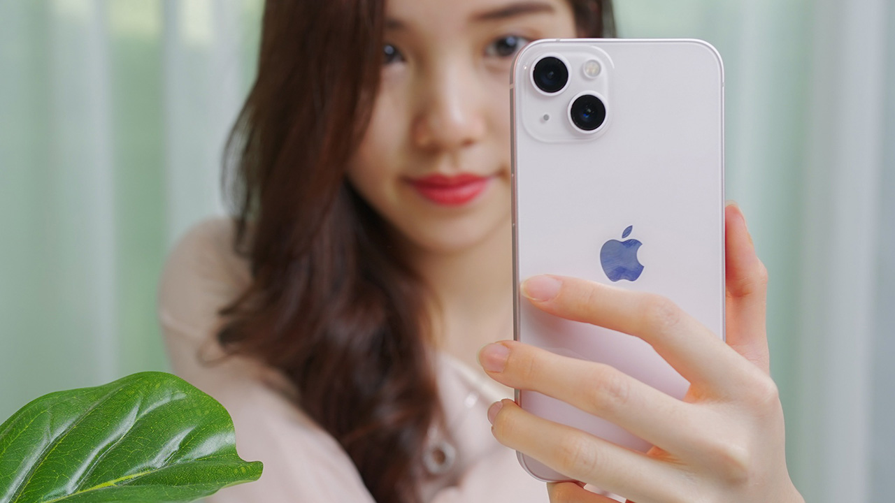 Mẫu iPhone giảm kỷ lục 12 triệu đồng, về mức thấp nhất kể từ khi ra mắt tại Việt Nam - Ảnh 1.