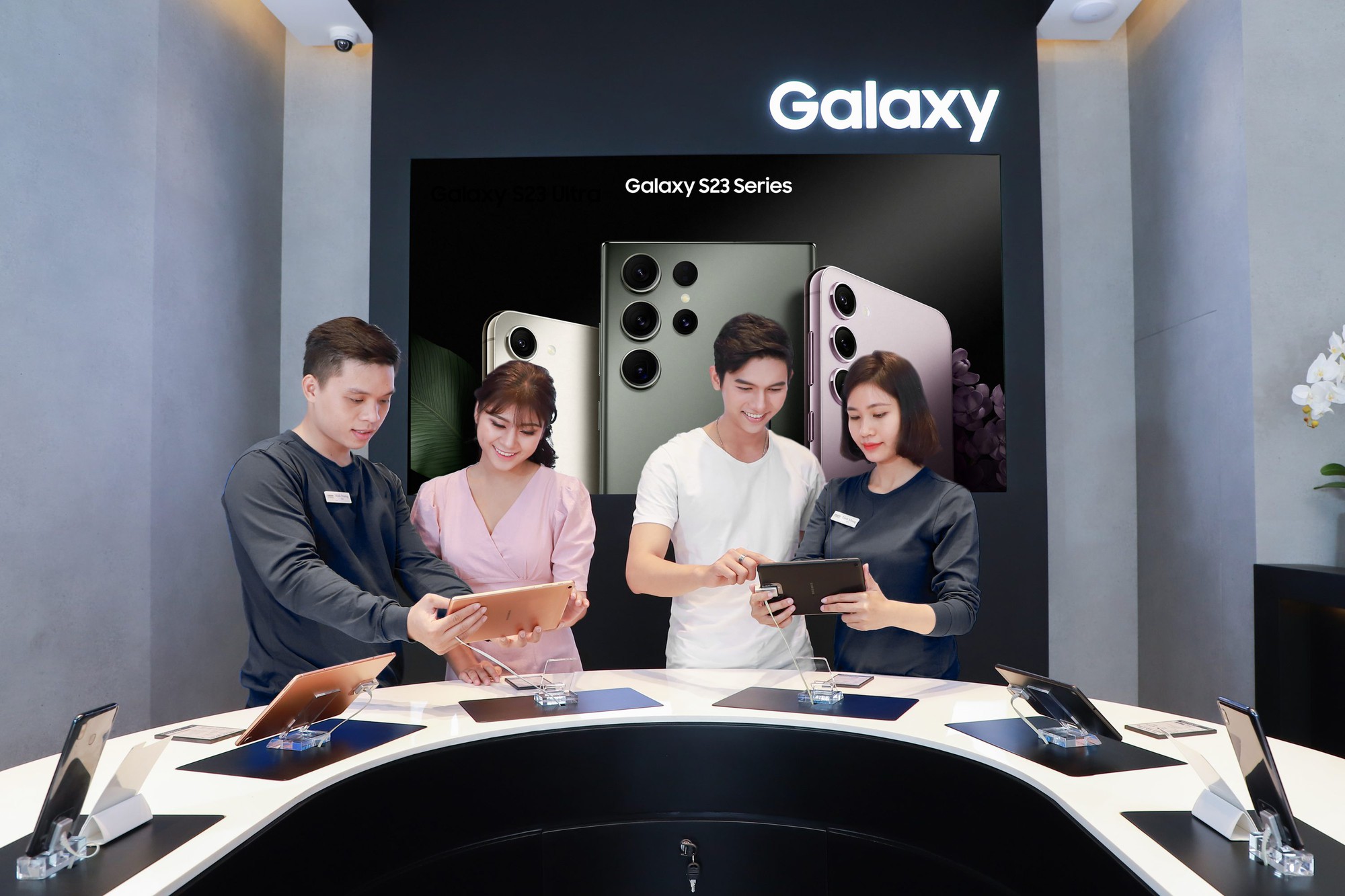 Triển khai Samsung Finance+ tại Việt Nam, Samsung và Apple cho thấy xu hướng mới của các ông lớn công nghệ - Ảnh 1.