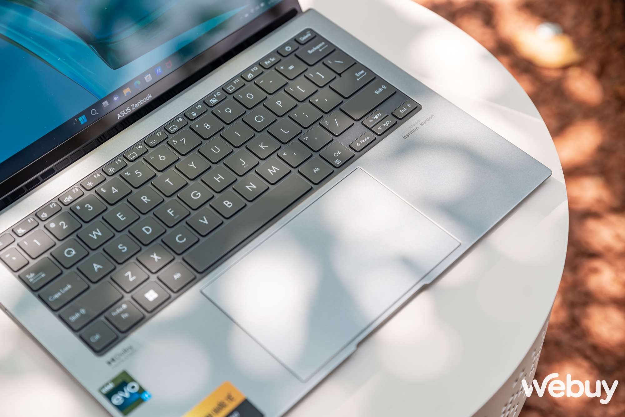 Cận cảnh ASUS Zenbook S 13 OLED 2023: Laptop Windows mỏng nhẹ hơn cả Macbook Air, giá từ 40 triệu - Ảnh 8.