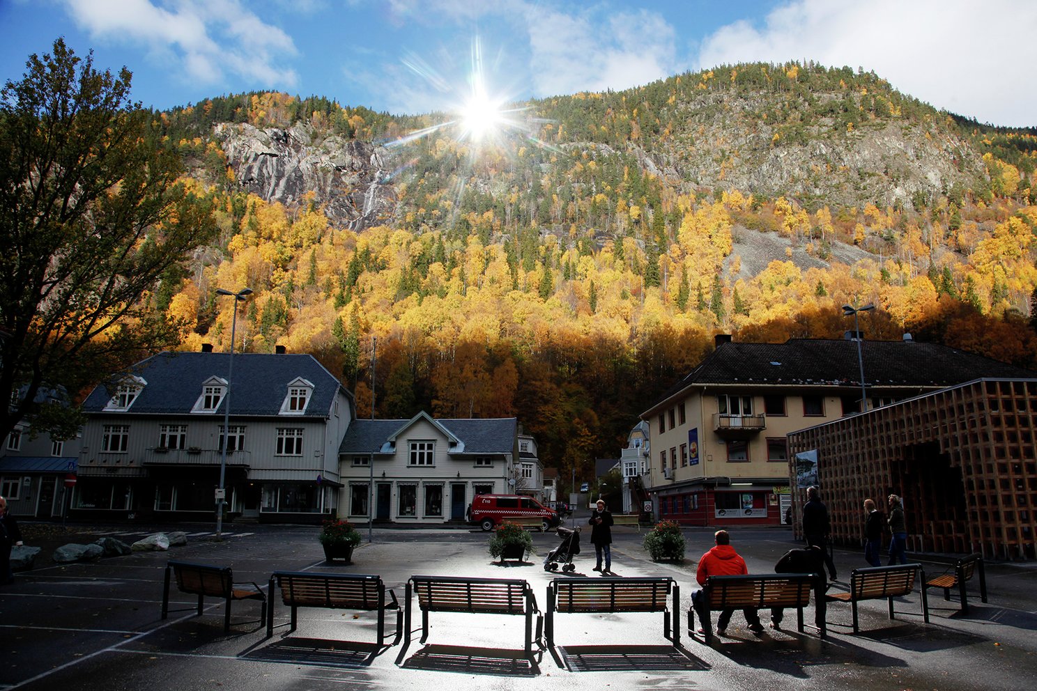 Vì sao Rjukan được mệnh danh là 'thị trấn không có Mặt Trời'? - Ảnh 4.