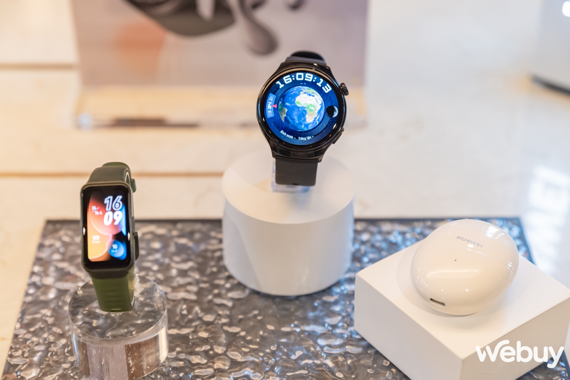 Huawei Watch 4 chính thức ra mắt: Gọn nhẹ hơn, nhiều tính năng theo dõi sức khỏe và tập luyện, tích hợp eSim, giá xấp xỉ 12 triệu đồng - Ảnh 1.