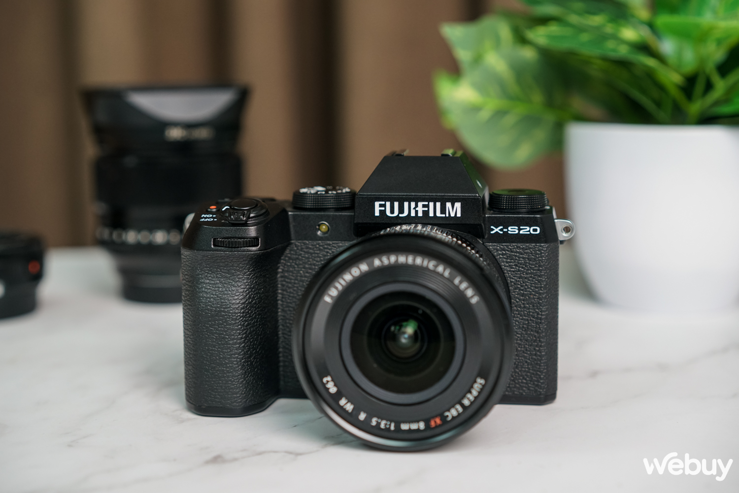 Ra đường chụp ảnh với Fujifilm X-S20: Không còn là dòng máy 'nhập môn' - Ảnh 2.