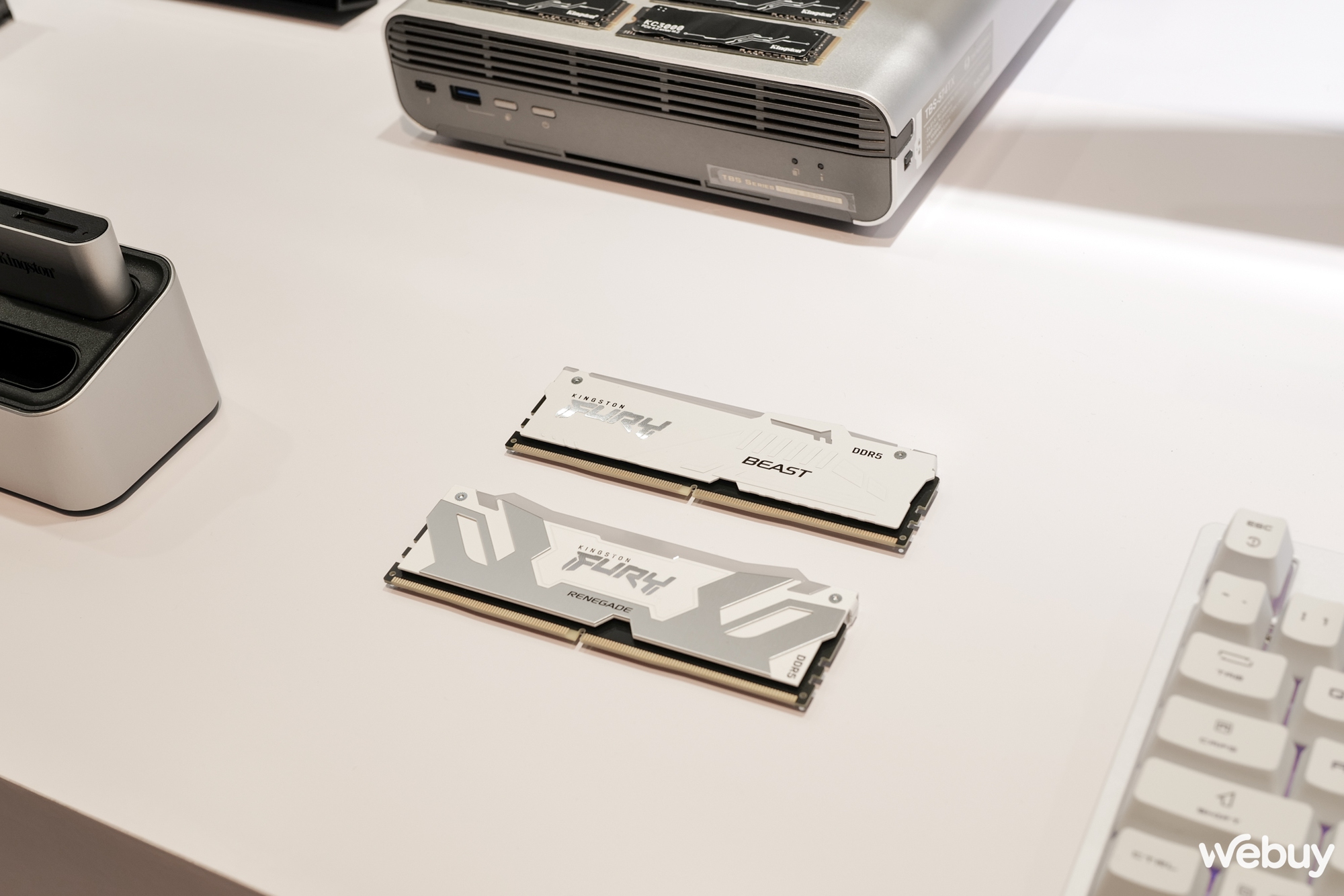 Kingston giới thiệu bộ nhớ DDR5 Non-Binary và SSD gắn ngoài XS1000 - Ảnh 2.