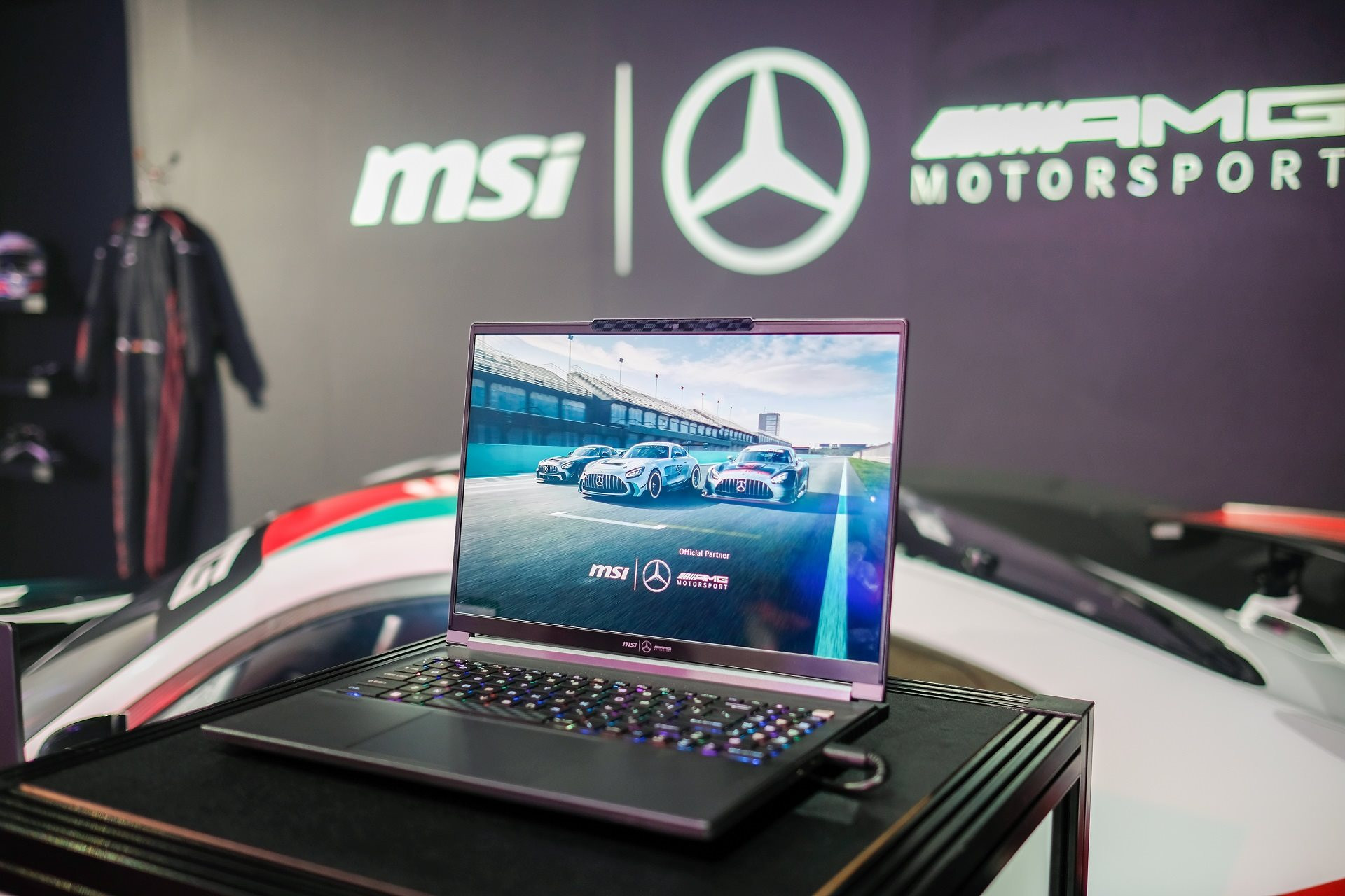Trải nghiệm laptop của MSI lần đầu hợp tác cùng Mercedes-AMG tại Computex 2023: Xịn và đẹp - Ảnh 1.