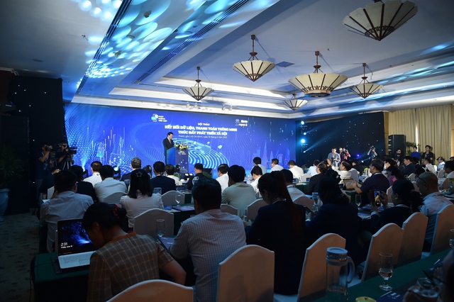 Phó Thủ tướng Lê Minh Khái: Thúc đẩy thanh toán không dùng tiền mặt đáp ứng nhu cầu thực tiễn và xu thế thời đại - Ảnh 1.