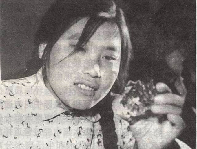 Cô gái trẻ cuốc đất nhặt được hòn đá óng ánh, chuyên gia thẩm định giá trị 3.300 tỷ đồng - Ảnh 3.