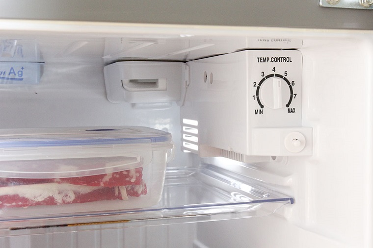 3 sai lầm phổ biến khiến tủ lạnh tốn điện khủng khiếp, hóa đơn tăng chóng mặt tháng cao điểm - Ảnh 3.