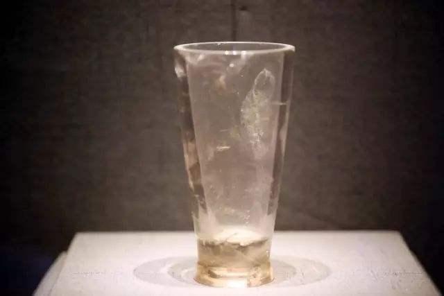 Tìm thấy chiếc cốc “xuyên không” trong mộ cổ hơn 2.000 năm, nhà khảo cổ không ngờ đây là bảo vật quốc gia - Ảnh 3.