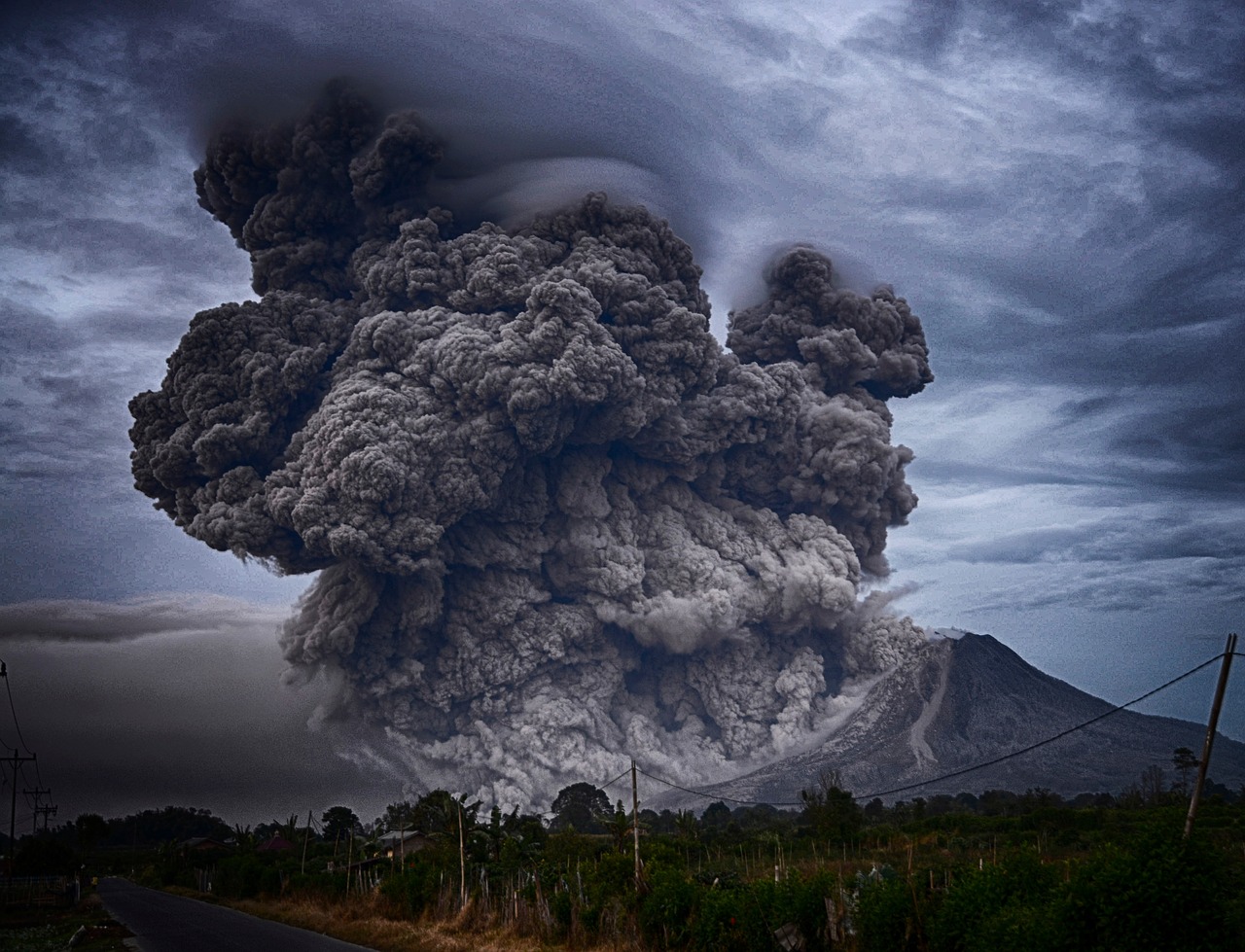 Siêu núi lửa bí ẩn của châu Âu đang chuẩn bị 'thức giấc' - Ảnh 3.