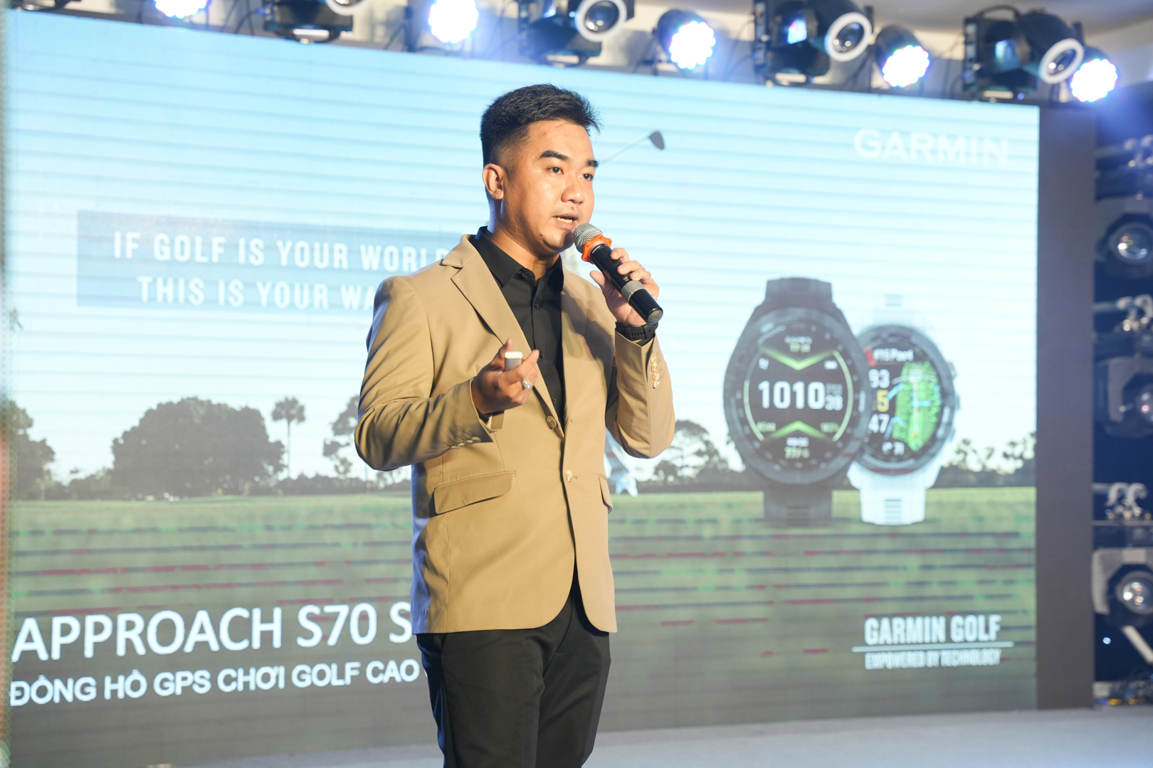 Garmin công bố smartwatch cao cấp Approach S70 hướng tới người chơi golf - Ảnh 1.