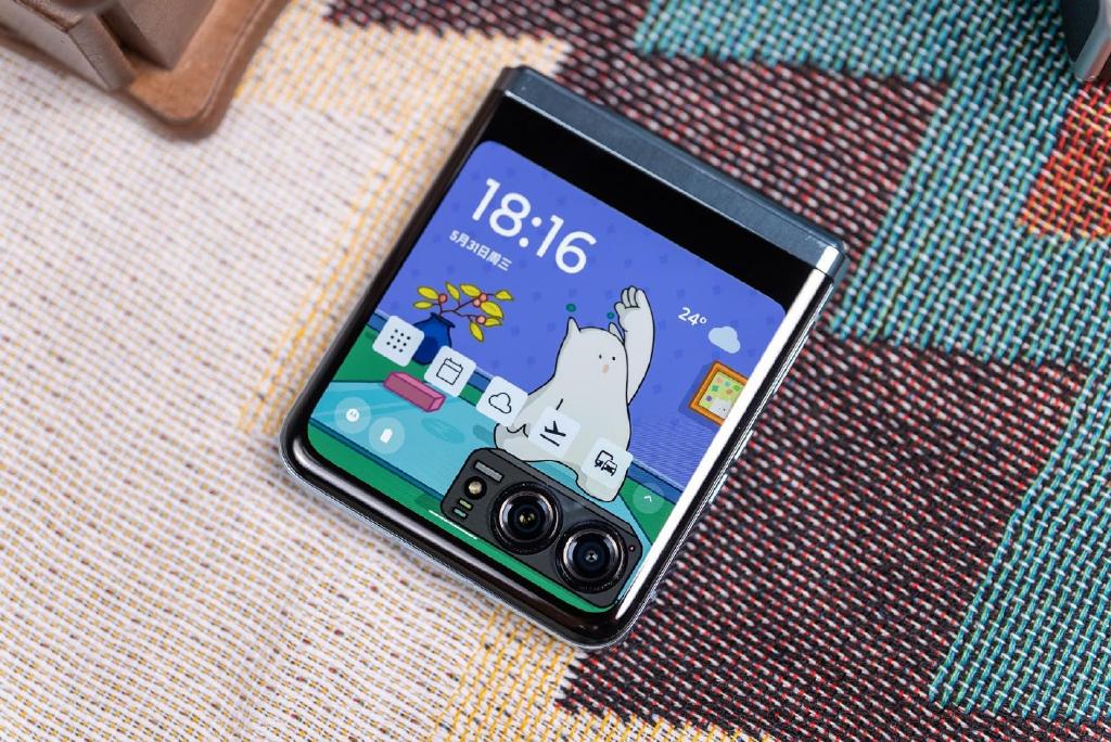 Nếu Samsung không thay đổi, Galaxy Z Flip5 sẽ thất bại trước mẫu smartphone gập này - Ảnh 2.