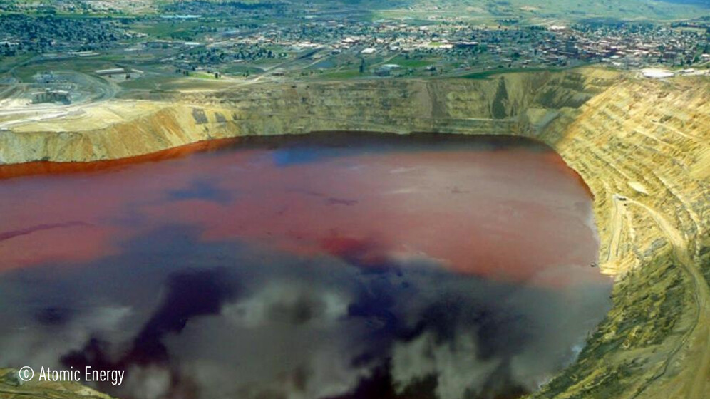 Hồ nước ô nhiễm phóng xạ nặng nhất thế giới khiến người đứng trên bờ cũng có thể bị mất mạng - Ảnh 1.