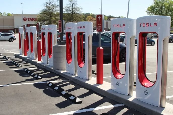 Tesla chia sẻ trạm sạc với Ford: Các công ty này hãy dè chừng! - Ảnh 1.
