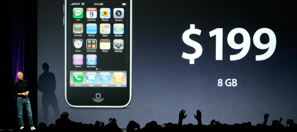 15 năm trước, ít người biết rằng Apple từng bán iPhone với giá &quot;rẻ như cho&quot;: Chỉ hơn 4 triệu đồng - Ảnh 1.