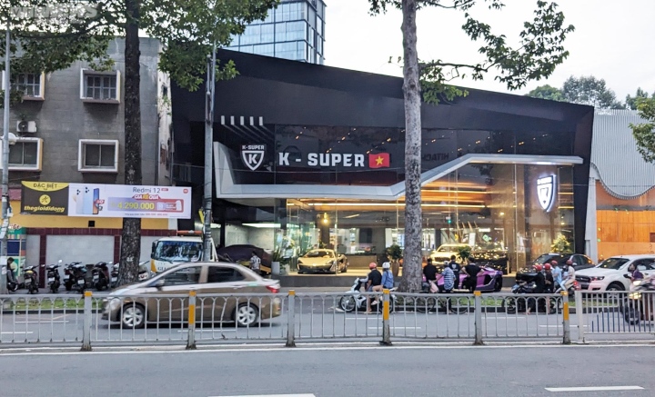 Dàn siêu xe tại showroom K-Super của Phan Công Khanh được di dời đi nơi khác - Ảnh 1.
