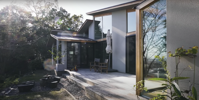 Cặp vợ chồng kiến trúc sư tự tay làm nhà ở quê, thiết kế không gian mở xanh mướt mắt - Ảnh 2.