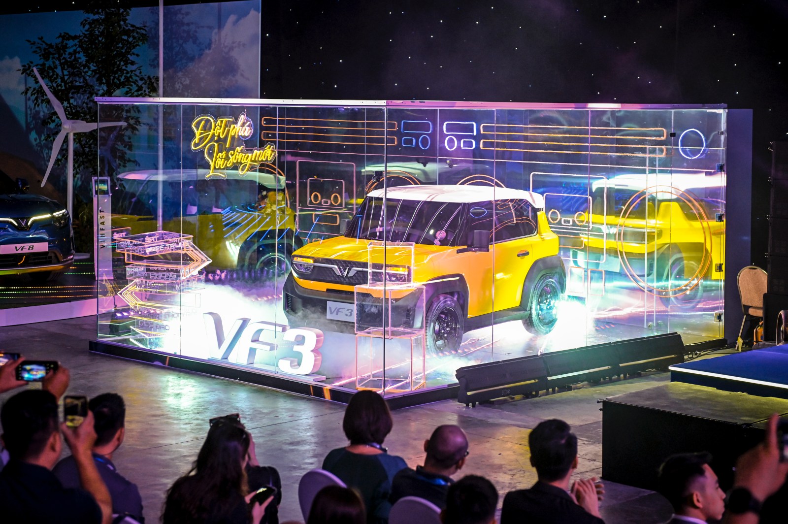 Không chỉ trưng bày xe, triển lãm VinFast còn tái hiện hành trình 6 năm tạo nên những điều không tưởng - Ảnh 6.