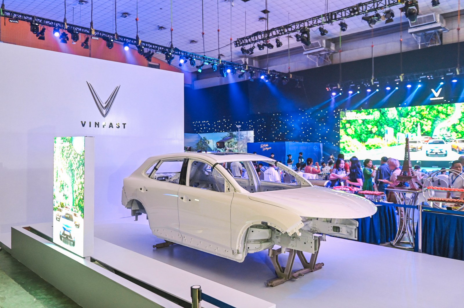Không chỉ trưng bày xe, triển lãm VinFast còn tái hiện hành trình 6 năm tạo nên những điều không tưởng - Ảnh 9.
