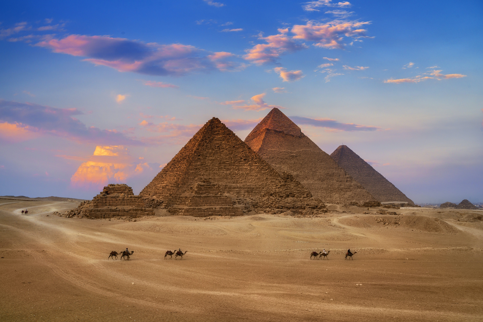 Nguồn gốc của kim tự tháp: Trí tuệ của các Pharaoh hay công nghệ ngoài hành tinh? - Ảnh 1.