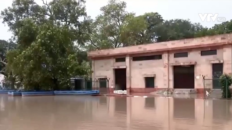 Ngập lụt tồi tệ nhất trong 45 năm qua ở Ấn Độ - Ảnh 1.