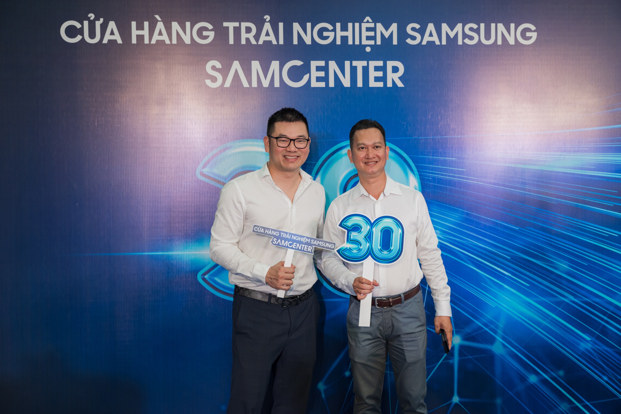 Không khí náo nhiệt trong ngày khai trương cửa hàng trải nghiệm Samsung SamCenter thứ 30 - Ảnh 2.