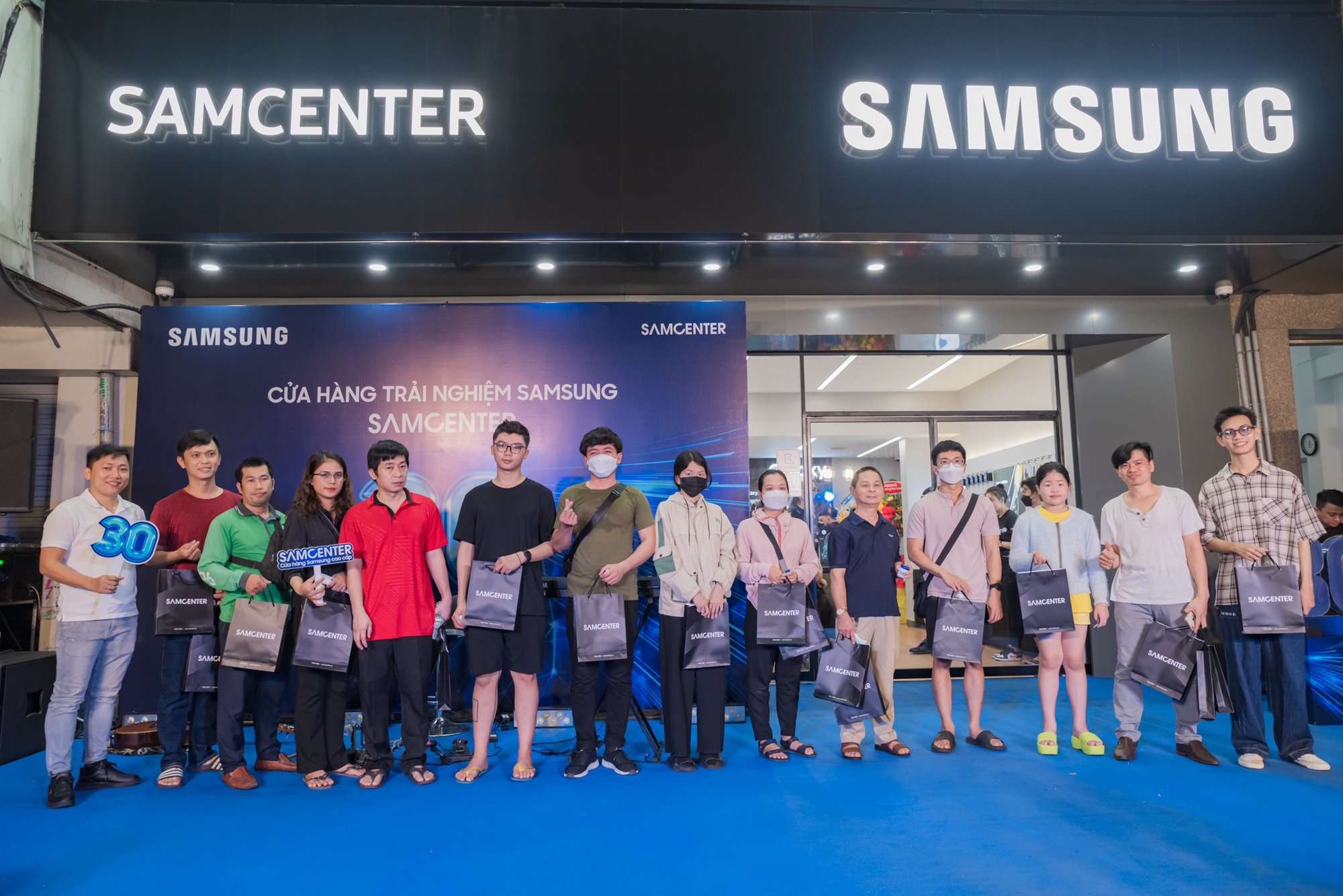 Không khí náo nhiệt trong ngày khai trương cửa hàng trải nghiệm Samsung SamCenter thứ 30 - Ảnh 4.