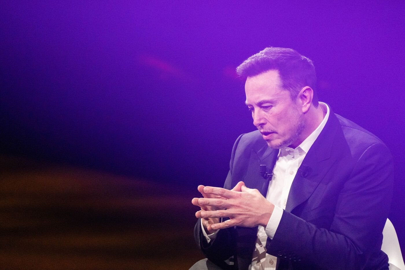 Elon Musk khiến các nhà đầu tư hoảng sợ, vốn hóa Tesla bốc hơi hàng chục tỷ USD khi tuyên bố sẽ chi 1 tỷ USD để làm siêu máy tính - Ảnh 1.