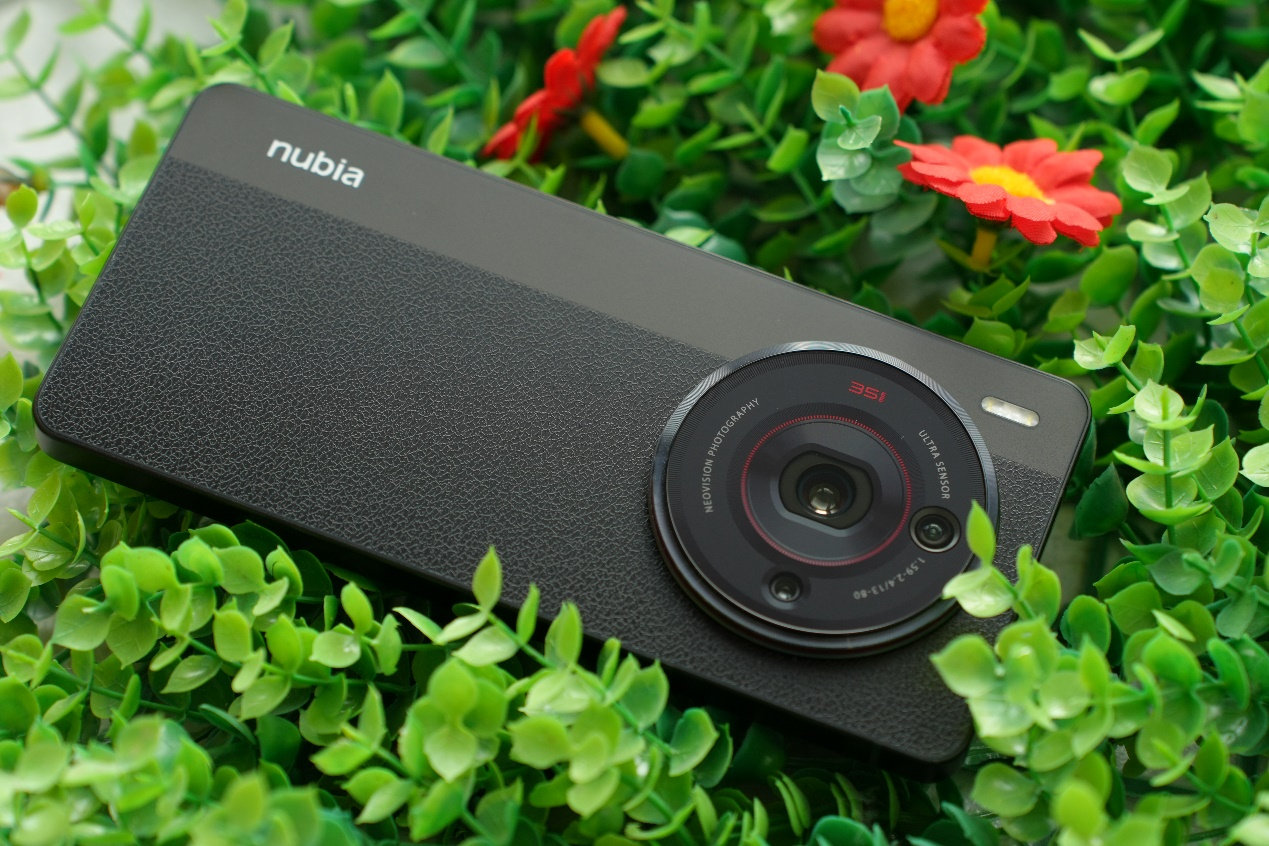 nubia Z50S Pro ra mắt: Thiết kế mới, camera 35mm, Snapdragon 8+ Gen 2, giá từ 12,1 triệu đồng - Ảnh 1.
