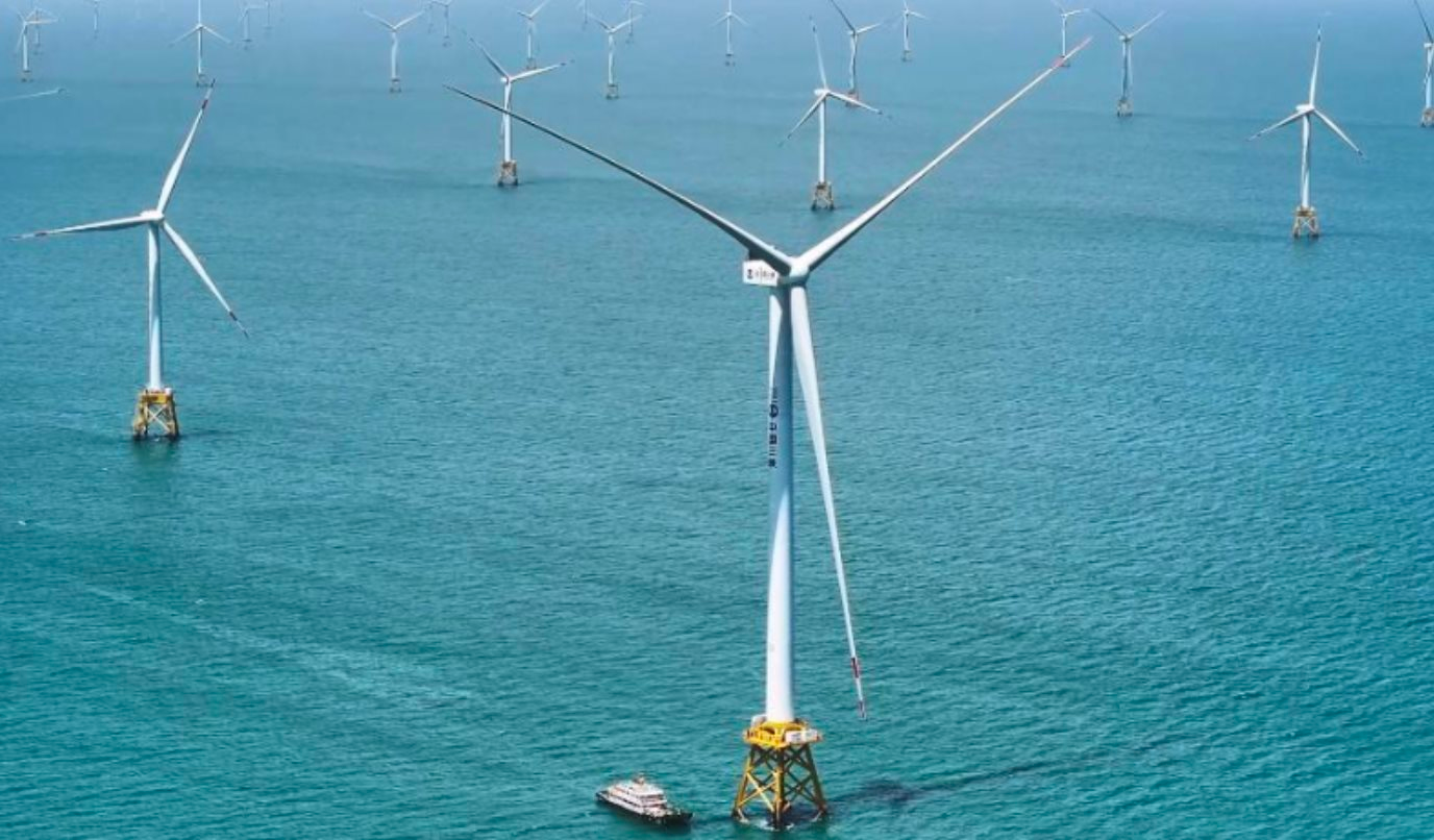Tua bin gió ngoài khơi lớn nhất thế giới chính thức được Trung Quốc kết nối vào lưới điện: Cao 146 m, mỗi vòng quay 'quét' 50.000 m2, đủ cung cấp điện cho 36.000 hộ trong 1 năm - Ảnh 2.