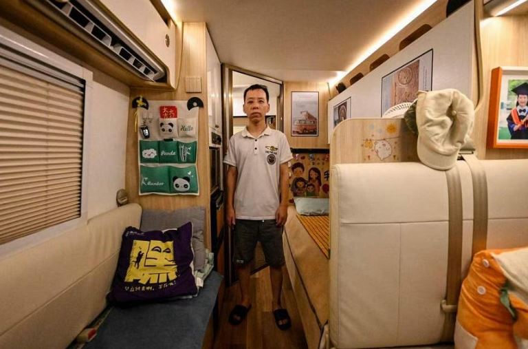 Giá nhà đắt đỏ, giới trẻ Trung Quốc chọn sống trong ‘nhà xe’ - Ảnh 4.