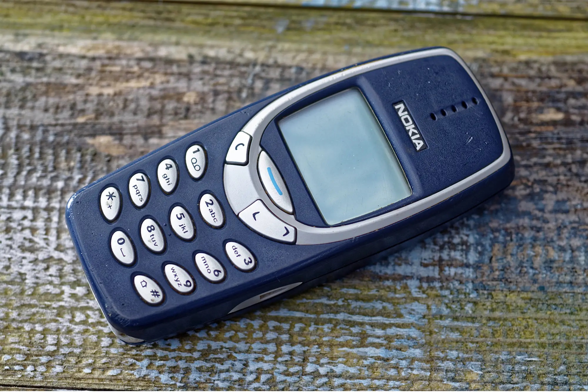 Nghịch lý thời đại smartphone: Vì sao điện thoại &quot;cục gạch&quot; Nokia vẫn bất tử trước sự tàn phá của đế chế iPhone? - Ảnh 1.