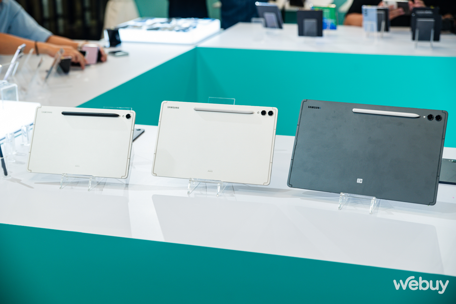 Đây là bộ 3 máy tính bảng Galaxy Tab S9: Màn hình Dynamic AMOLED 2x, Snapdragon 8 Gen 2 và kháng nước, bụi IP68 - Ảnh 3.
