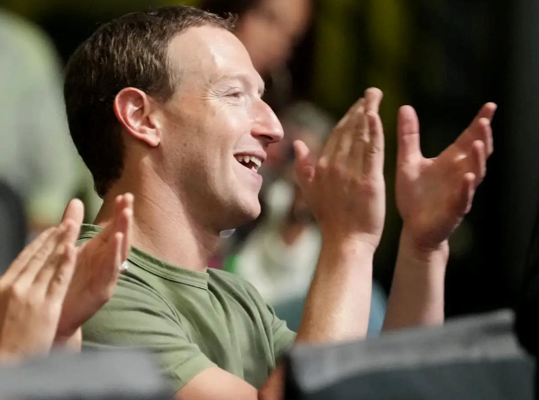 Vận may đã đến với Mark Zuckerberg: Doanh thu sắp tăng trưởng 2 quý liên tiếp, metaverse là tương lai của vũ trụ - Ảnh 1.